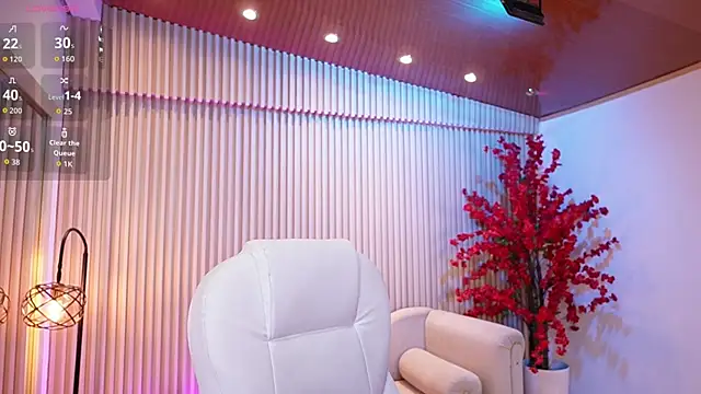 Snapshot of GiaNovak chatting on October 27, 2025, 11:47 am GiaNovak online show from October 27, 2025, 11:47 am