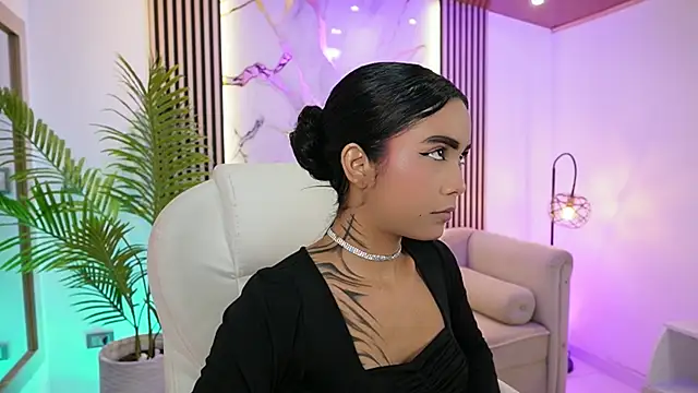 Snapshot of GiaNovak chatting on November 20, 2025, 11:43 am GiaNovak online show from November 20, 2025, 11:43 am