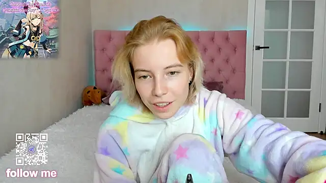 Snapshot of Pink_Lila18 chatting on October 27, 2025, 8:40 am Pink Lila18 online show from October 27, 2025, 8:40 am