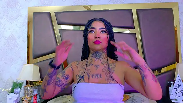 EmilieLake online show from April 23, 2026, 7:38 pm