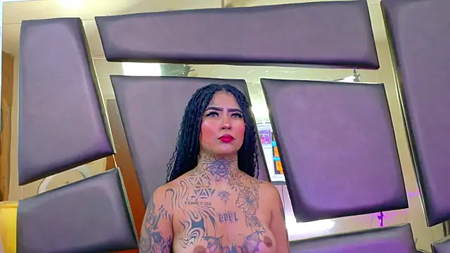 EmilieLake online show from April 24, 2026, 8:00 pm
