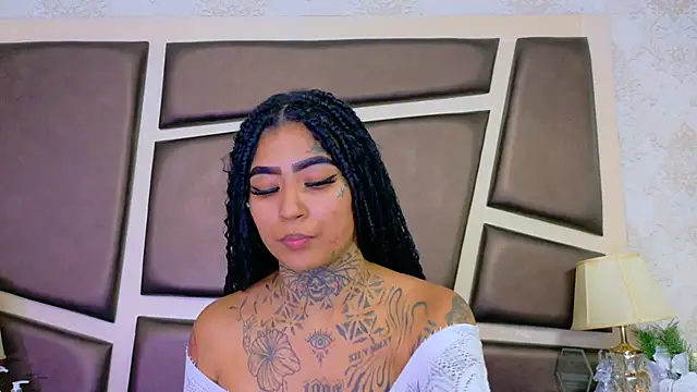 EmilieLake online show from May 1, 2026, 7:29 pm
