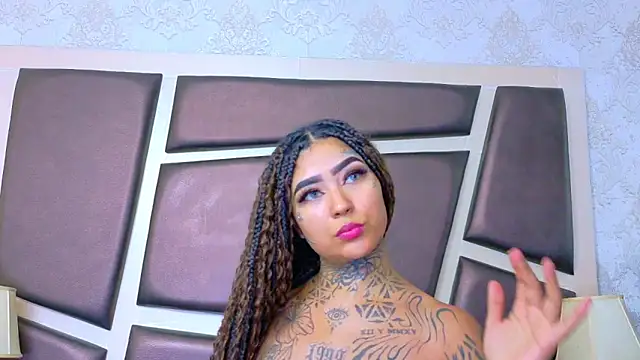 Snapshot of EmilieLake chatting on May 26, 2026, 7:54 pm EmilieLake online show from May 26, 2026, 7:54 pm