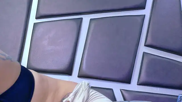 Snapshot of EmilieLake chatting on June 9, 2026, 9:04 pm EmilieLake online show from June 9, 2026, 9:04 pm