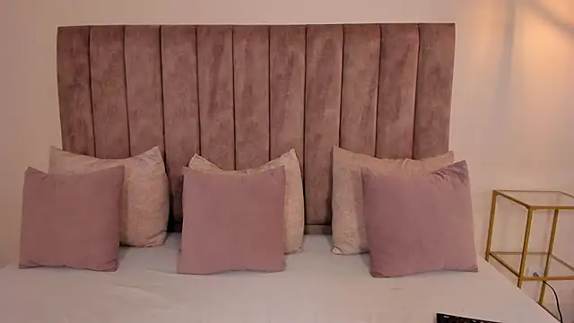 amber colliiins online show from August 4, 2026, 5:37 pm