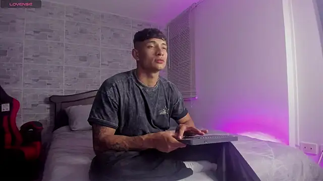 DavisFirb online show from December 5, 2025, 2:31 am