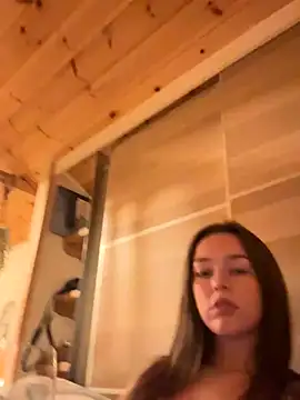 LillieOlive online show from September 17, 2025, 8:10 pm