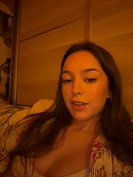 LillieOlive online show from October 19, 2025, 10:10 pm