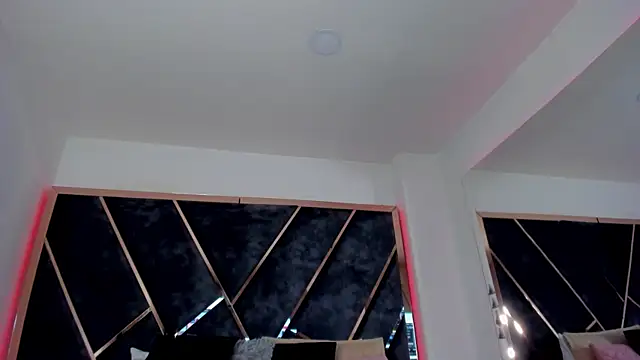 SusanaHenao online show from September 12, 2025, 7:58 pm