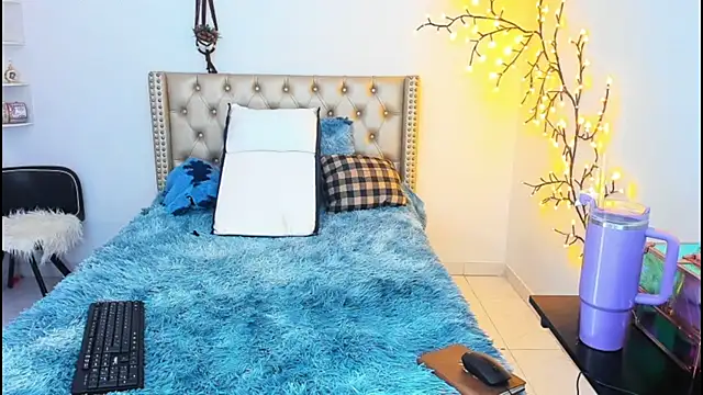 Snapshot of LenaStylesOA chatting on September 21, 2025, 12:51 pm LenaStylesOA online show from September 21, 2025, 12:51 pm