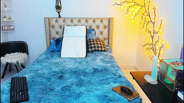 Snapshot of LenaStylesOA chatting on September 22, 2025, 2:02 am LenaStylesOA online show from September 22, 2025, 2:02 am