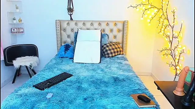 Snapshot of LenaStylesOA chatting on September 23, 2025, 3:20 am LenaStylesOA online show from September 23, 2025, 3:20 am