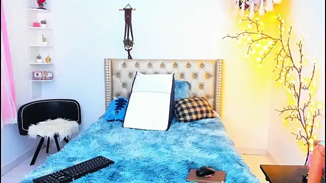 Snapshot of LenaStylesOA chatting on September 23, 2025, 3:26 pm LenaStylesOA online show from September 23, 2025, 3:26 pm