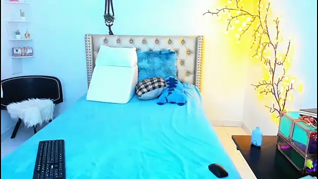 Snapshot of LenaStylesOA chatting on September 24, 2025, 8:34 pm LenaStylesOA online show from September 24, 2025, 8:34 pm