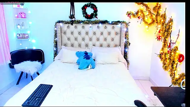 Snapshot of LenaStylesOA chatting on December 21, 2025, 12:34 pm LenaStylesOA online show from December 21, 2025, 12:34 pm