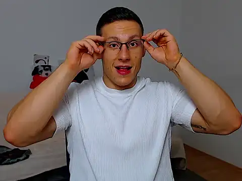 ZeinMiracles online show from September 19, 2025, 9:37 pm