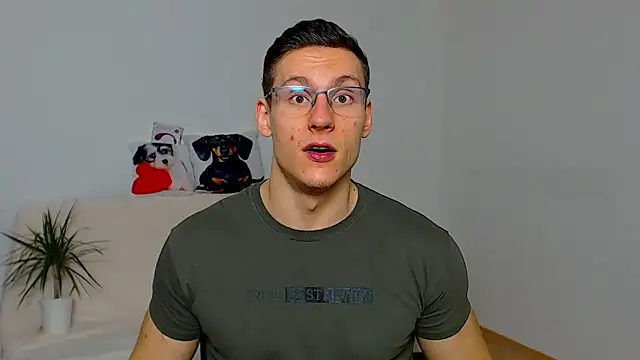 ZeinMiracles online show from November 10, 2025, 9:03 pm