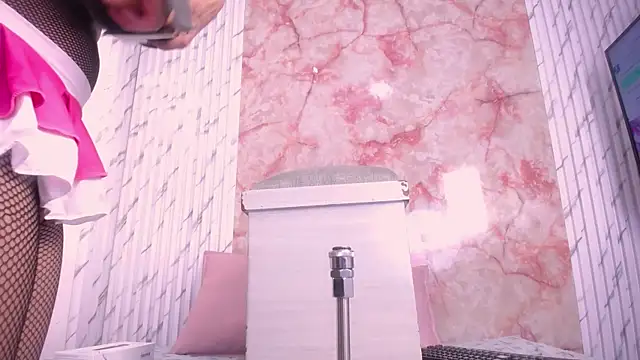 Georgina Astor online show from November 18, 2025, 4:17 am