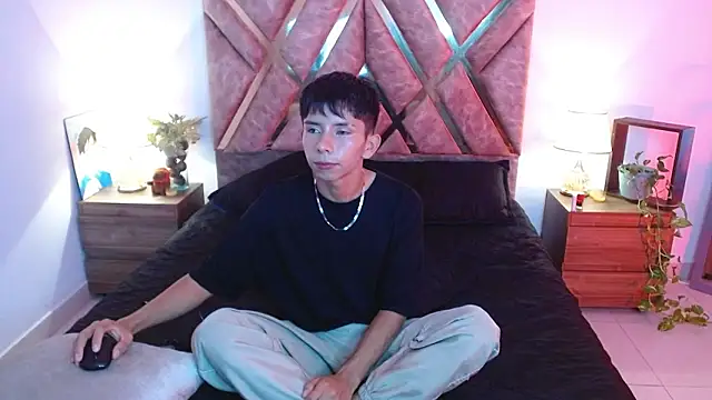 Snapshot of Hyunjin_Son chatting on September 19, 2025, 12:34 am Hyunjin Son online show from September 19, 2025, 12:34 am