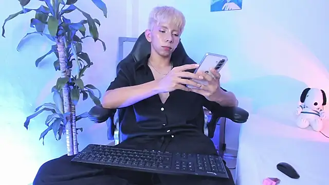 Snapshot of Hyunjin_Son chatting on January 6, 2026, 6:00 pm Hyunjin Son online show from January 6, 2026, 6:00 pm