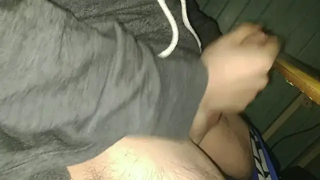 Snapshot of OutcastRen chatting on December 4, 2025, 10:07 pm OutcastRen online show from December 4, 2025, 10:07 pm