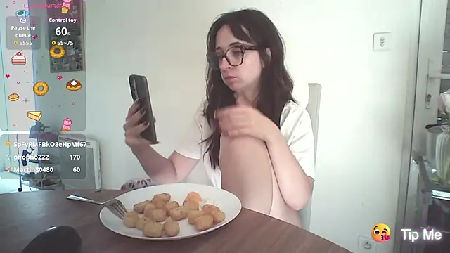 Snapshot of CornetDeGlace chatting on September 19, 2025, 1:45 pm CornetDeGlace online show from September 19, 2025, 1:45 pm