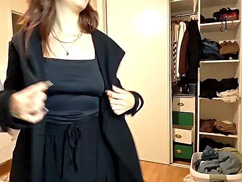 Snapshot of CornetDeGlace chatting on September 23, 2025, 12:19 pm CornetDeGlace online show from September 23, 2025, 12:19 pm