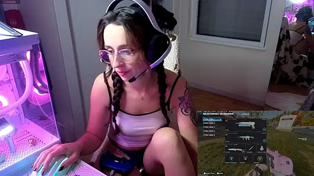 Snapshot of CornetDeGlace chatting on April 13, 2026, 4:23 pm CornetDeGlace online show from April 13, 2026, 4:23 pm