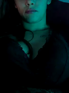 StrapPink online show from November 14, 2025, 10:25 am