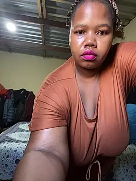 Snapshot of Curvycandy95 chatting on May 23, 2026, 6:29 am Curvycandy95 online show from May 23, 2026, 6:29 am