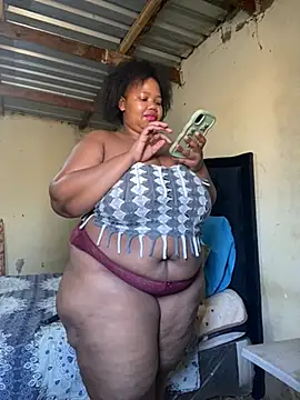Curvycandy95 online show from July 17, 2026, 7:37 am
