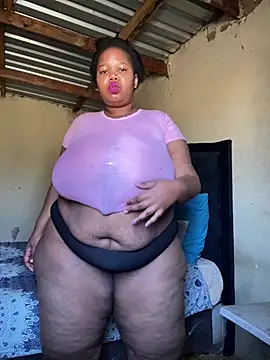 Curvycandy95 online show from July 18, 2026, 9:24 am