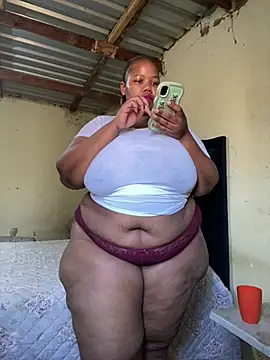 Curvycandy95 online show from July 27, 2026, 6:09 am