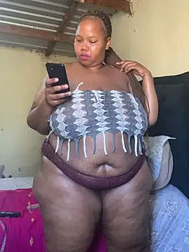 Curvycandy95 online show from August 3, 2026, 9:04 am