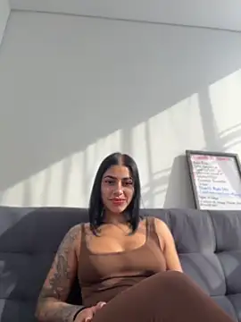 Snapshot of AlannaEvons chatting on July 1, 2026, 9:03 pm AlannaEvons online show from July 1, 2026, 9:03 pm