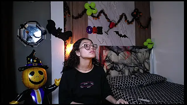 Snapshot of honeymoon_12 chatting on October 20, 2025, 4:24 am honeymoon 12 online show from October 20, 2025, 4:24 am