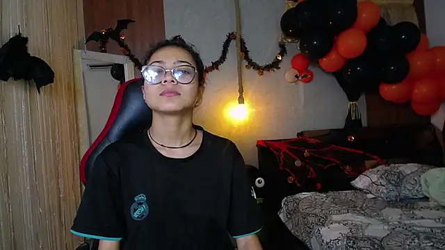 Snapshot of honeymoon_12 chatting on October 29, 2025, 3:42 am honeymoon 12 online show from October 29, 2025, 3:42 am