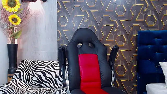 Snapshot of honeymoon_12 chatting on November 6, 2025, 4:57 am honeymoon 12 online show from November 6, 2025, 4:57 am