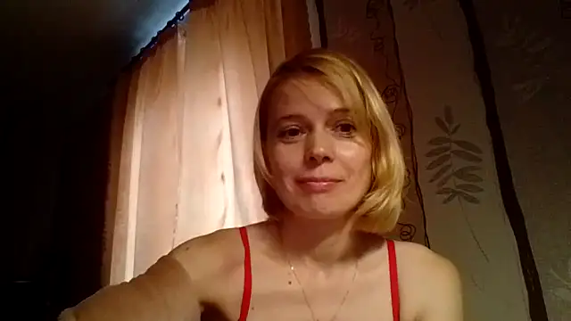 Snapshot of LiluXRose chatting on October 13, 2025, 10:37 am LiluXRose online show from October 13, 2025, 10:37 am