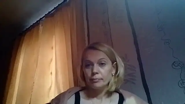 Snapshot of LiluXRose chatting on October 14, 2025, 9:54 am LiluXRose online show from October 14, 2025, 9:54 am