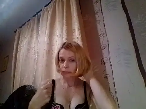 Snapshot of LiluXRose chatting on October 20, 2025, 1:33 pm LiluXRose online show from October 20, 2025, 1:33 pm