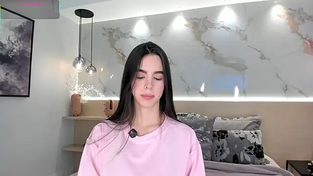 SolAvelar online show from June 21, 2026, 1:19 am
