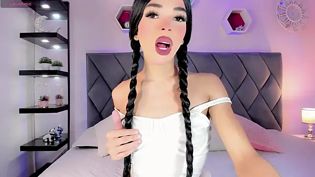 Amira Ember online show from June 29, 2026, 9:15 pm