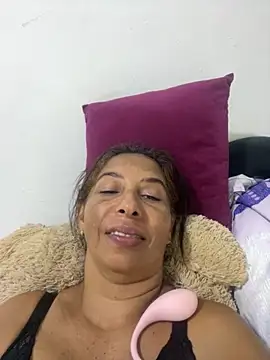 maleja23 online show from November 25, 2025, 2:55 am