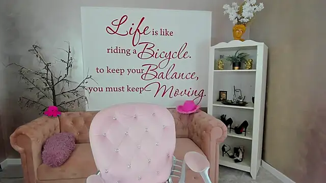 Snapshot of ReynaTheVixen chatting on October 1, 2025, 4:02 pm ReynaTheVixen online show from October 1, 2025, 4:02 pm