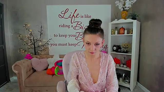 Snapshot of ReynaTheVixen chatting on November 23, 2025, 4:51 pm ReynaTheVixen online show from November 23, 2025, 4:51 pm