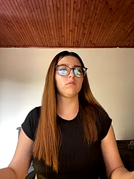 CoraVibes online show from October 3, 2025, 7:33 pm