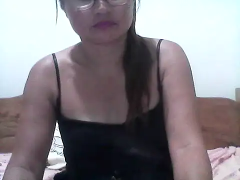 nathalie0045 online show from April 24, 2026, 10:39 am