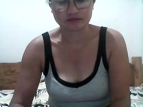 nathalie0045 online show from June 4, 2026, 10:49 pm