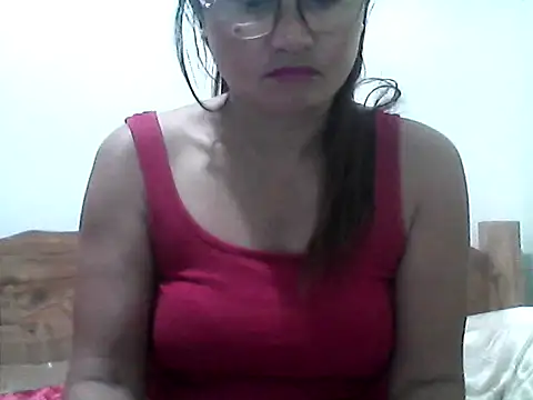 nathalie0045 online show from June 8, 2026, 9:37 pm